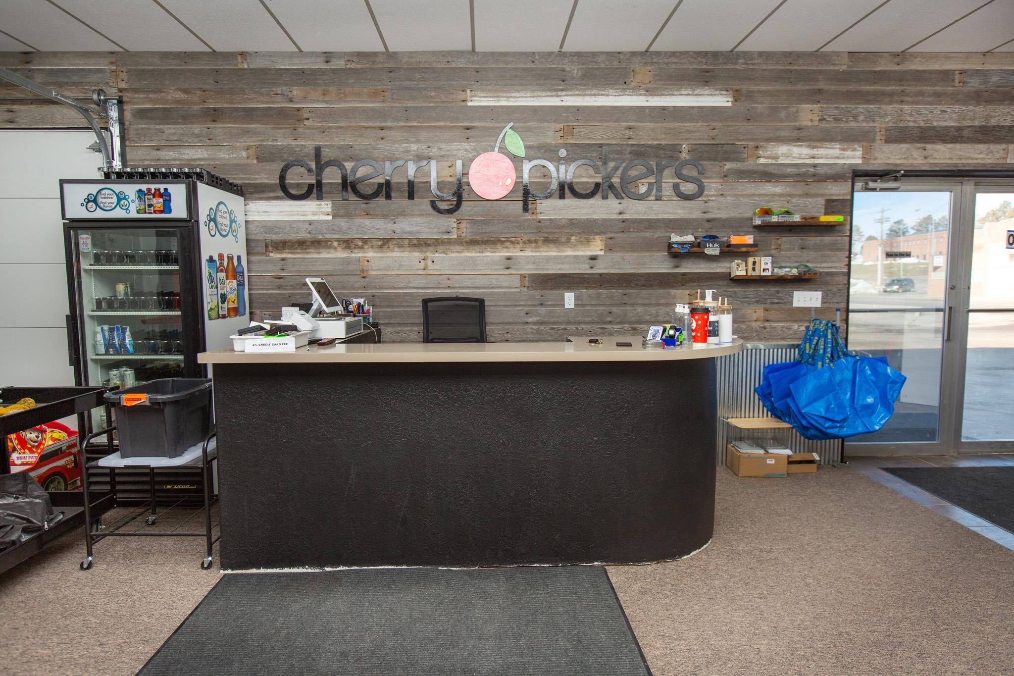 414 W B STREET, MCCOOK, NE 69001