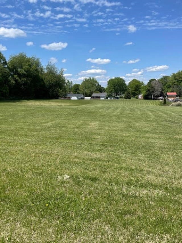 Great commercial building lot, good topography and KY Hwy 218 frontage. All utilities available. Across the street from Dollar General, Daily Stop and C-S Store. Only moments off US 31E or US 31W US Highways. Excellent business location zoned B-1.
