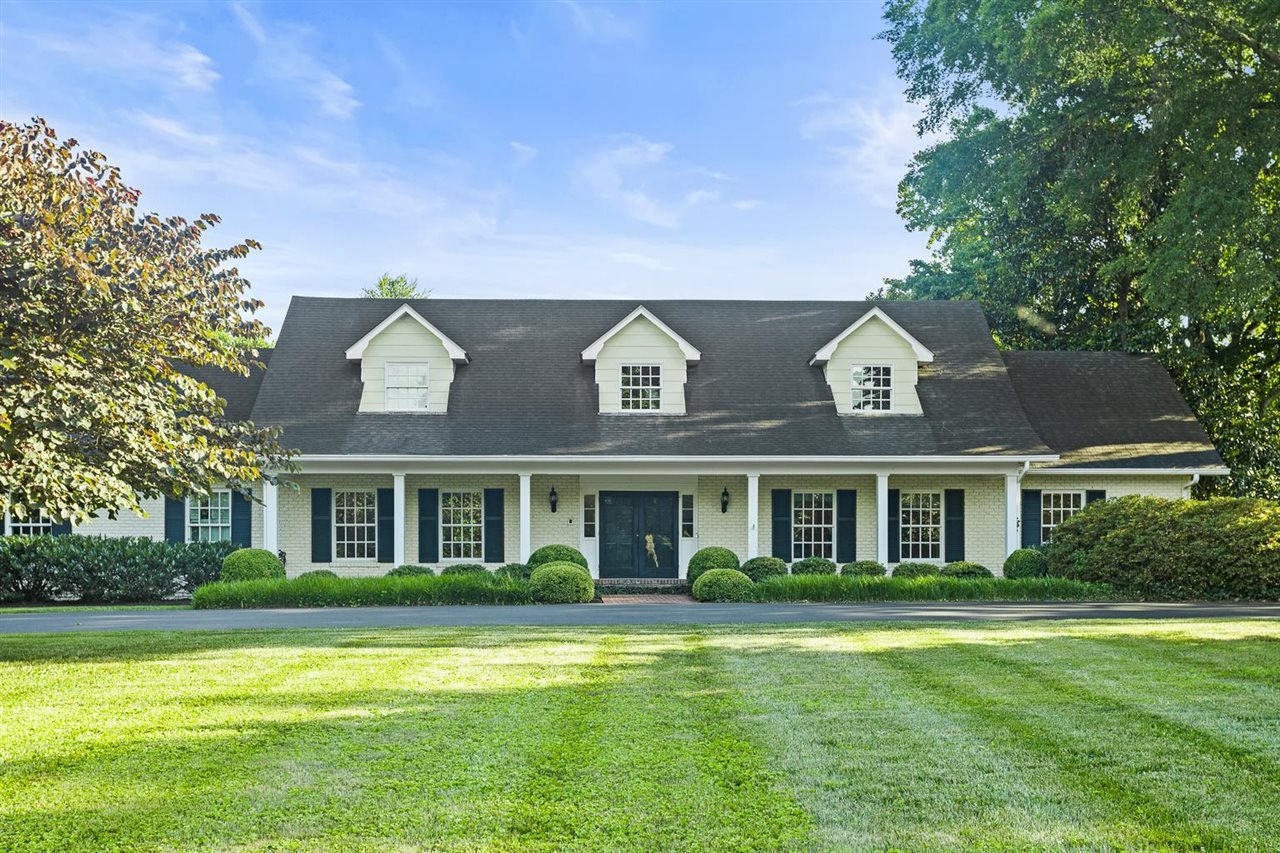 1435 Mt Ayr Circle, Bowling Green, KY 42103