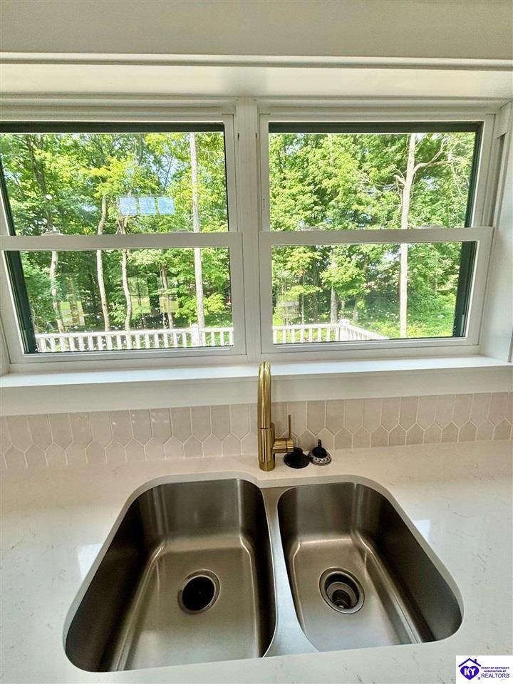 Listing Picture 1006 Deer Park Campbellsville, KY 42718 MLS HK23004127