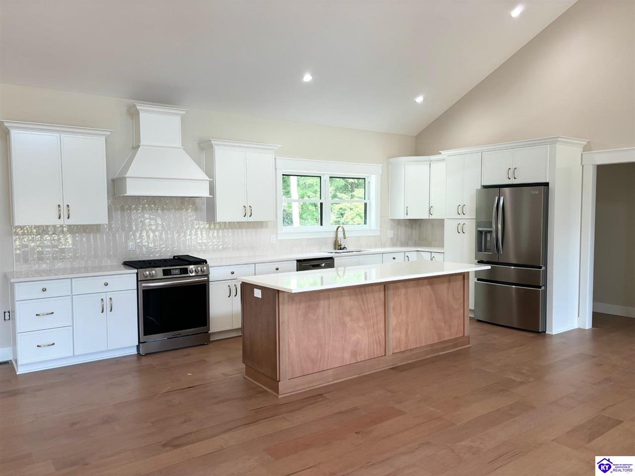 Listing Picture 1006 Deer Park Campbellsville, KY 42718 MLS HK23004127