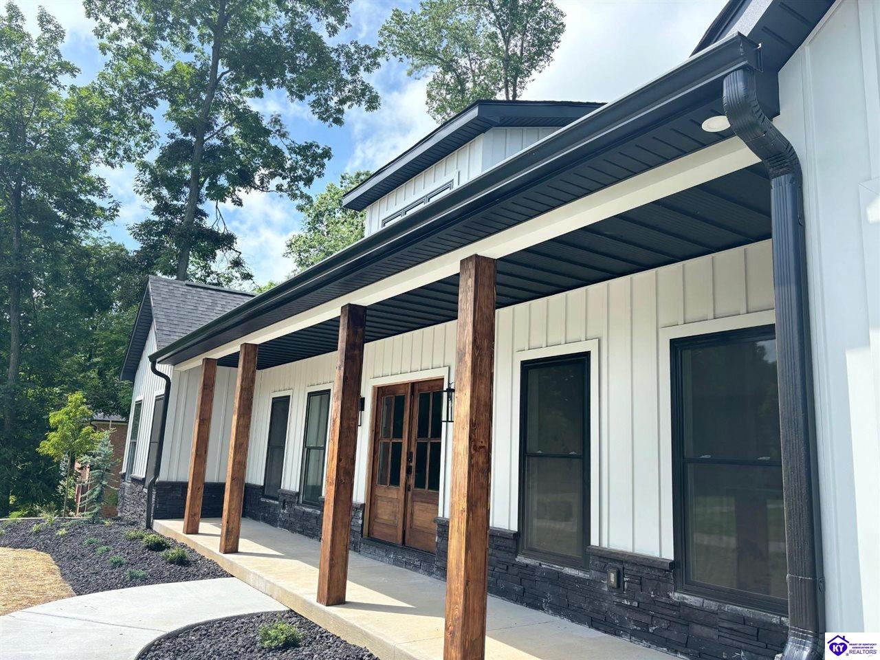 Listing Picture 1006 Deer Park Campbellsville, KY 42718 MLS HK23004127