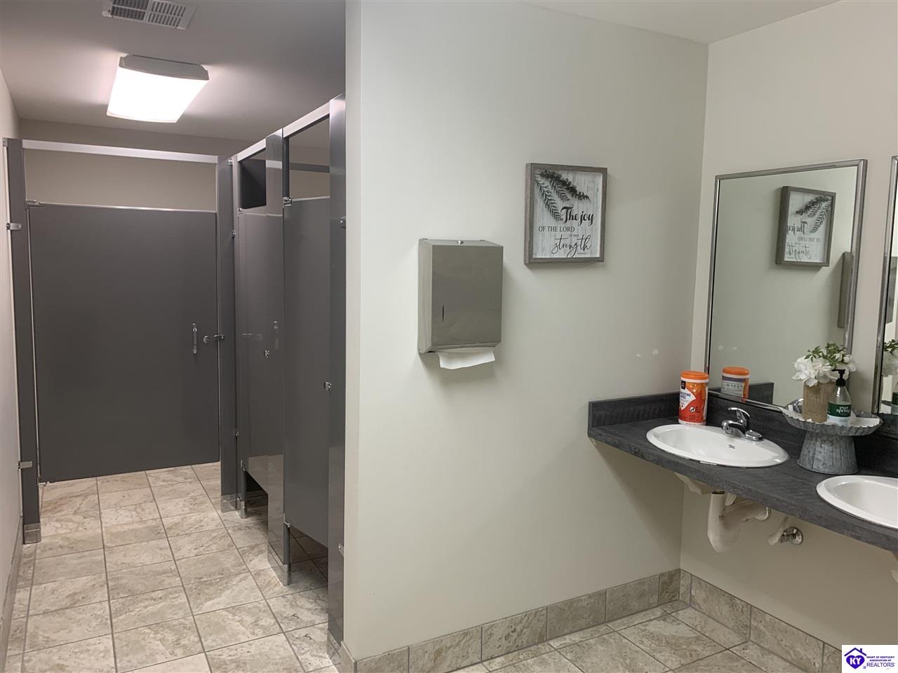 Listing Picture 1615 W Lincoln Trail Boulevard Radcliff, KY 40160 MLS HK24000924