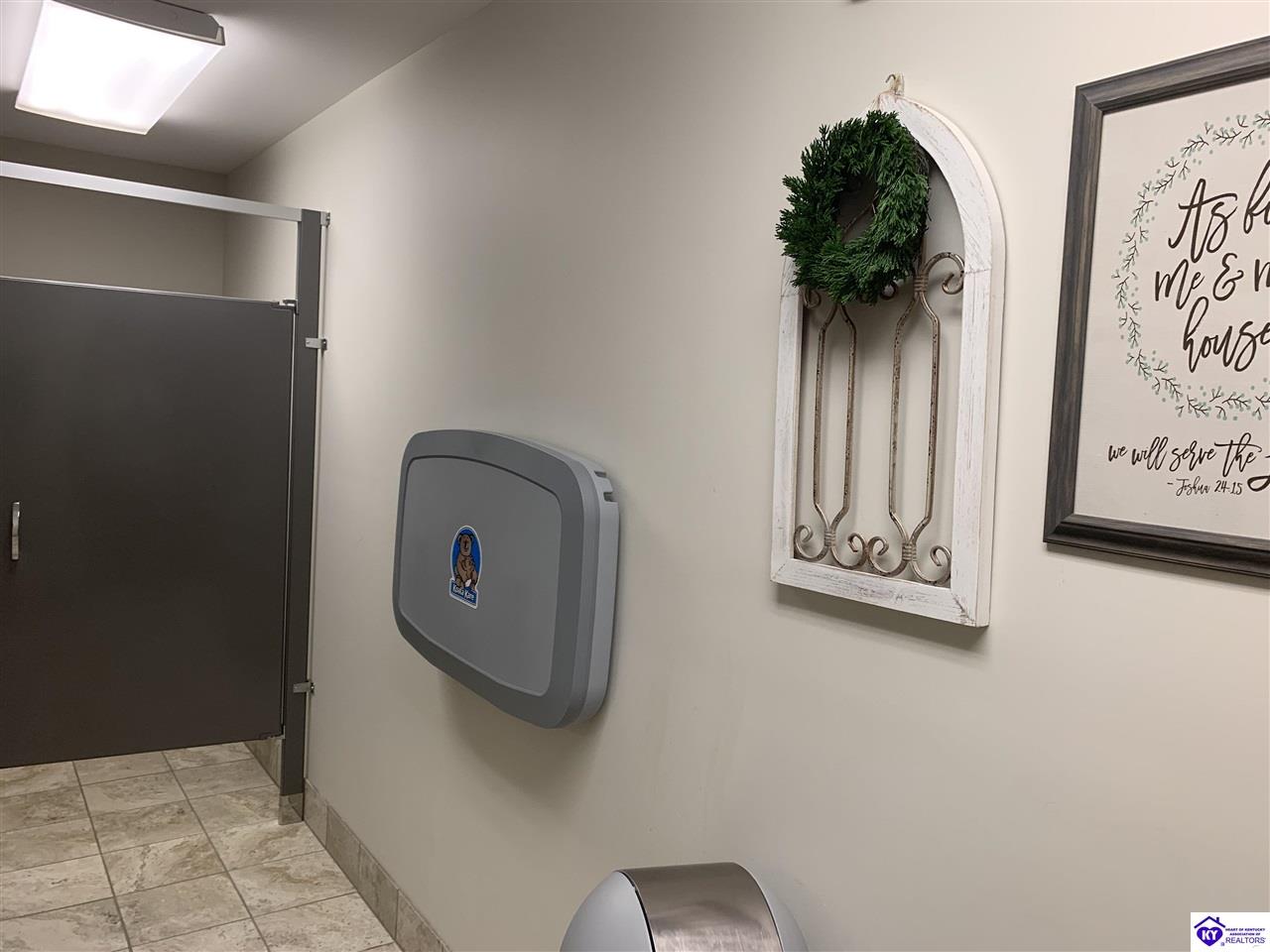 Listing Picture 1615 W Lincoln Trail Boulevard Radcliff, KY 40160 MLS HK24000924