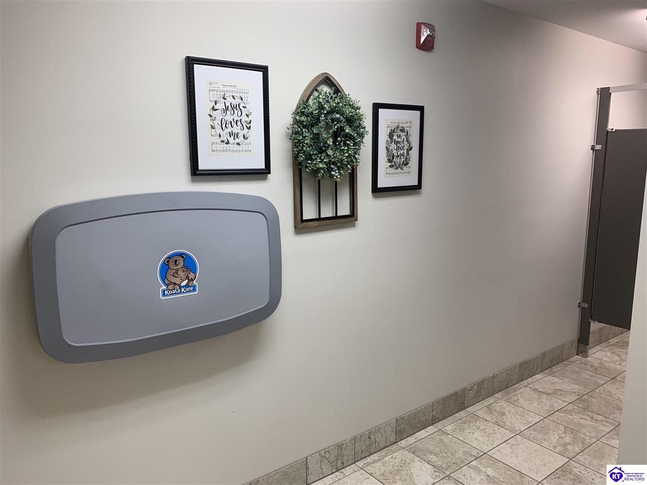 Listing Picture 1615 W Lincoln Trail Boulevard Radcliff, KY 40160 MLS HK24000924