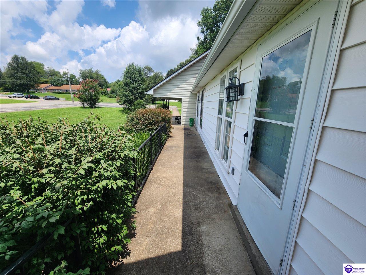 Listing Picture 830 Palmetto Loop Glendale, KY 42740 MLS HK24002324