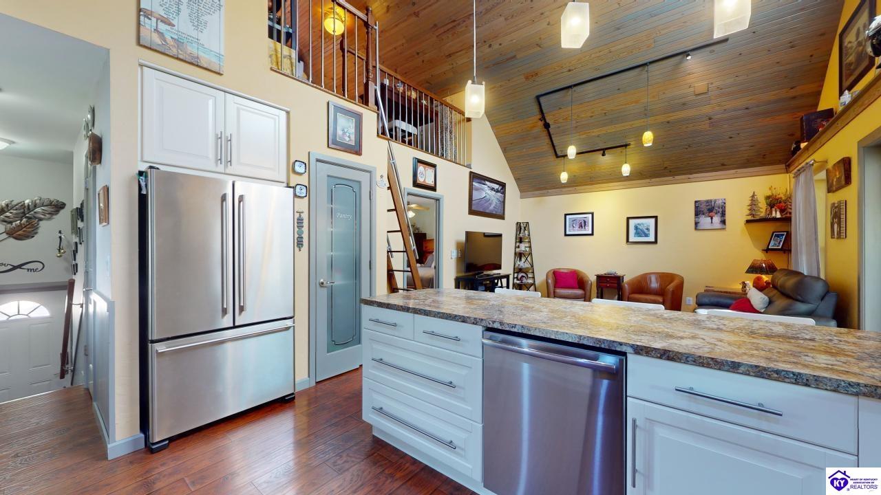 Listing Picture 730 Lakeview Circle Clarkson, KY 42726 MLS HK24002572