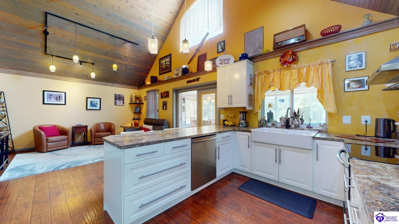 Listing Picture 730 Lakeview Circle Clarkson, KY 42726 MLS HK24002572