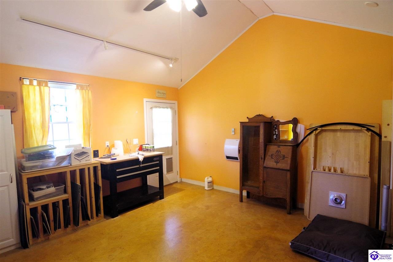 Listing Picture 730 Lakeview Circle Clarkson, KY 42726 MLS HK24002572