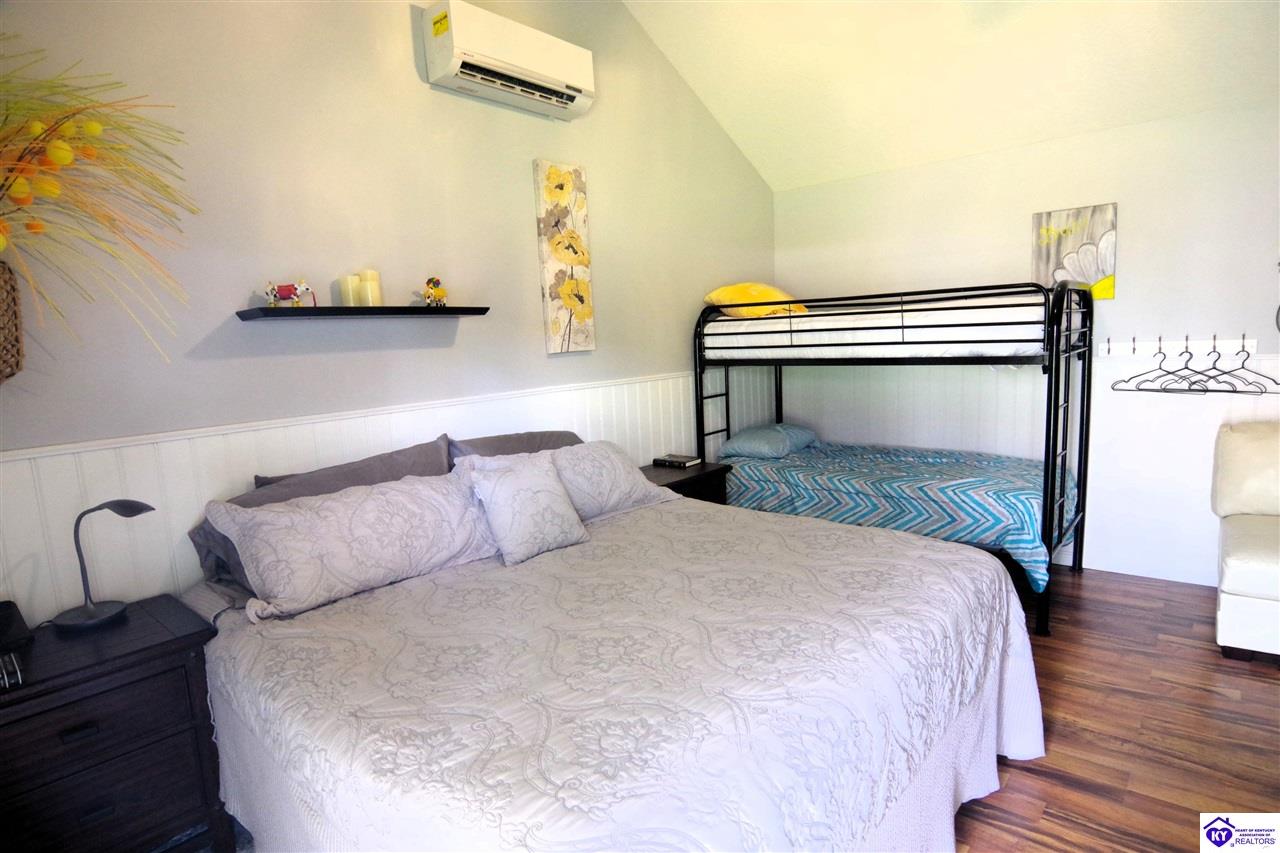 Listing Picture 730 Lakeview Circle Clarkson, KY 42726 MLS HK24002572