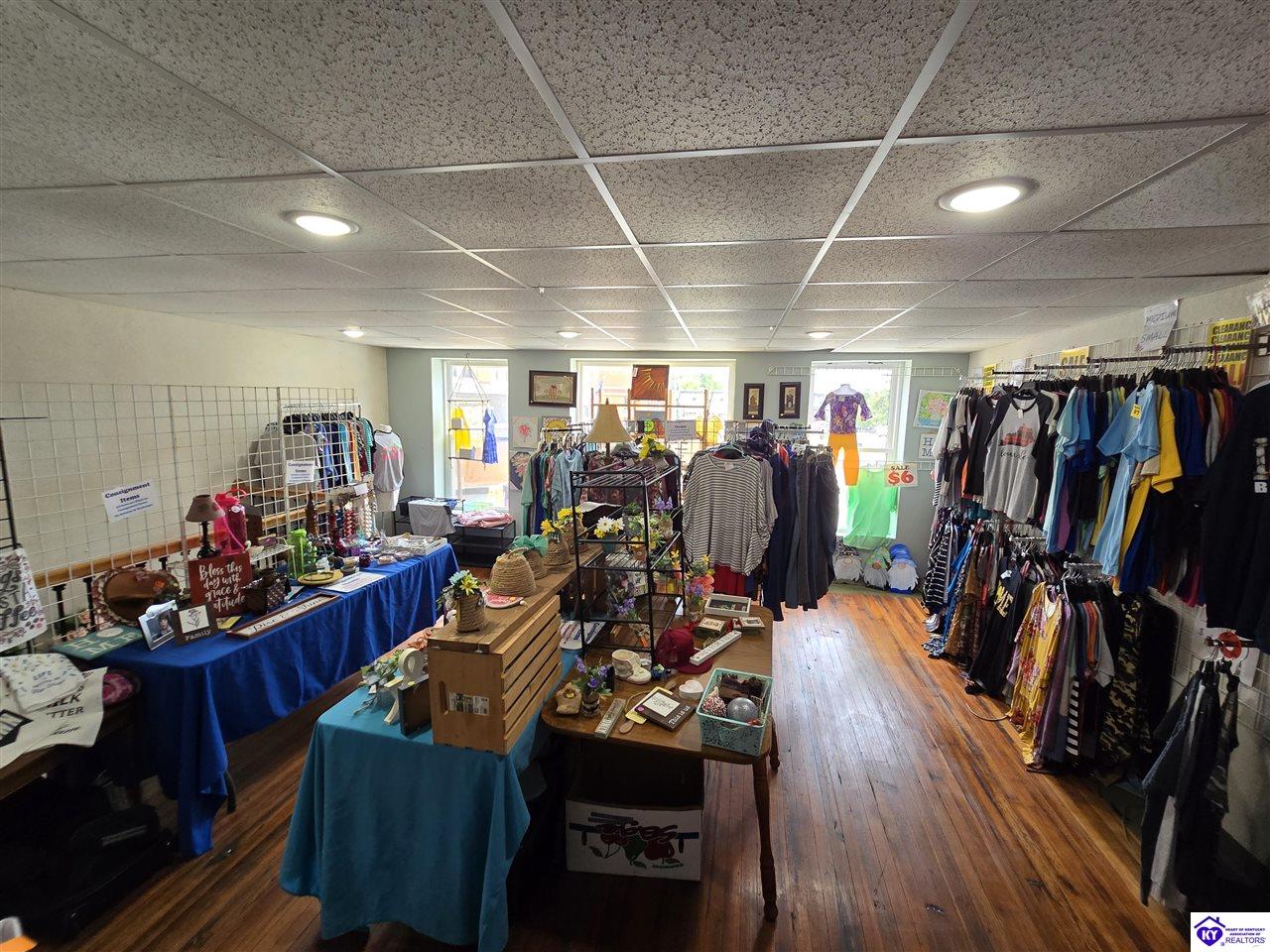 Listing Picture 52 Public Square Leitchfield, KY 42754 MLS HK24002577