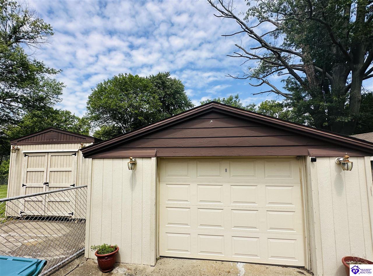 Listing Picture 8018 N Blake Lane Louisville, KY 40258 MLS HK24002691