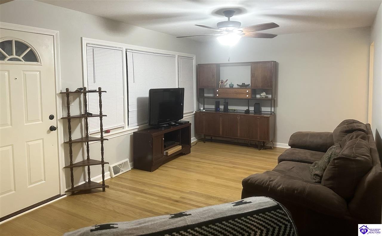 Listing Picture 8018 N Blake Lane Louisville, KY 40258 MLS HK24002691