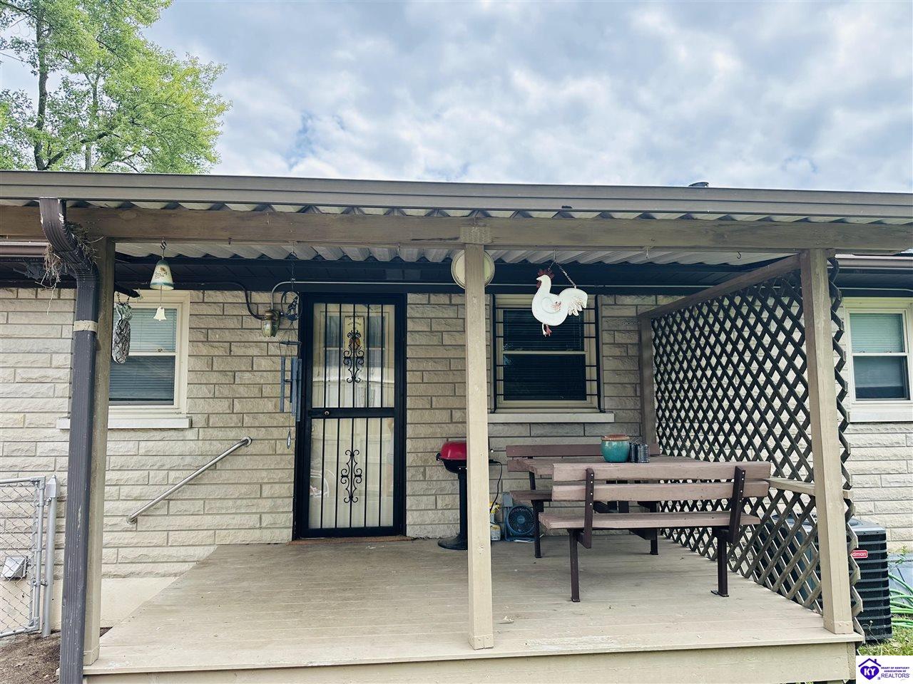 Listing Picture 8018 N Blake Lane Louisville, KY 40258 MLS HK24002691