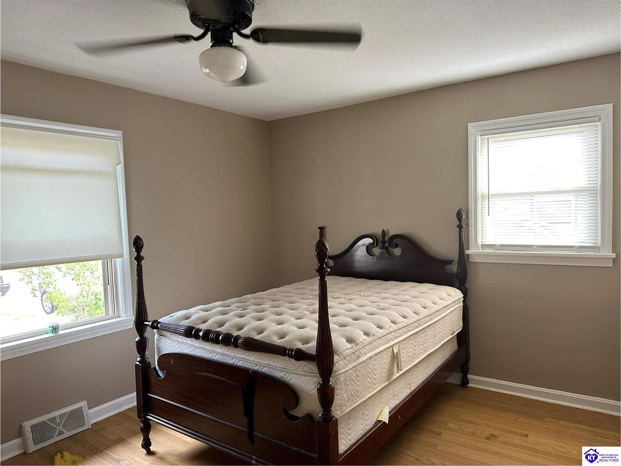 Listing Picture 8018 N Blake Lane Louisville, KY 40258 MLS HK24002691