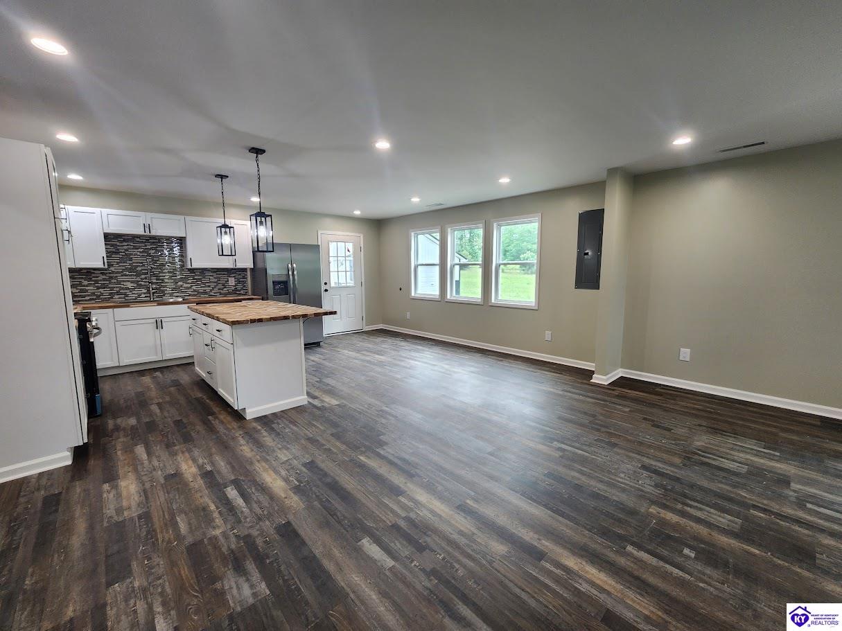 Listing Picture 7610 Liberty Road Campbellsville, KY 42718 MLS HK24002710