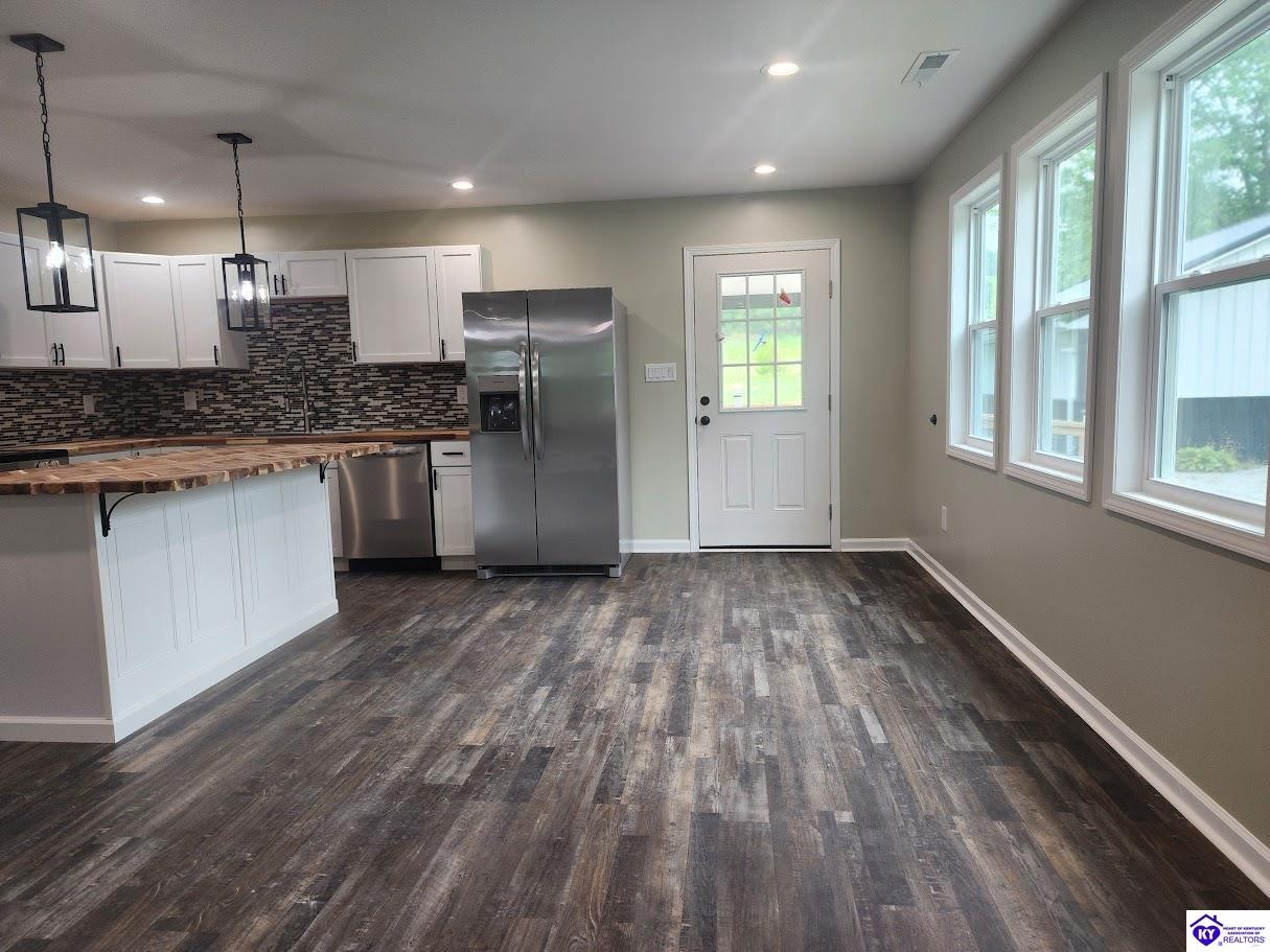 Listing Picture 7610 Liberty Road Campbellsville, KY 42718 MLS HK24002710