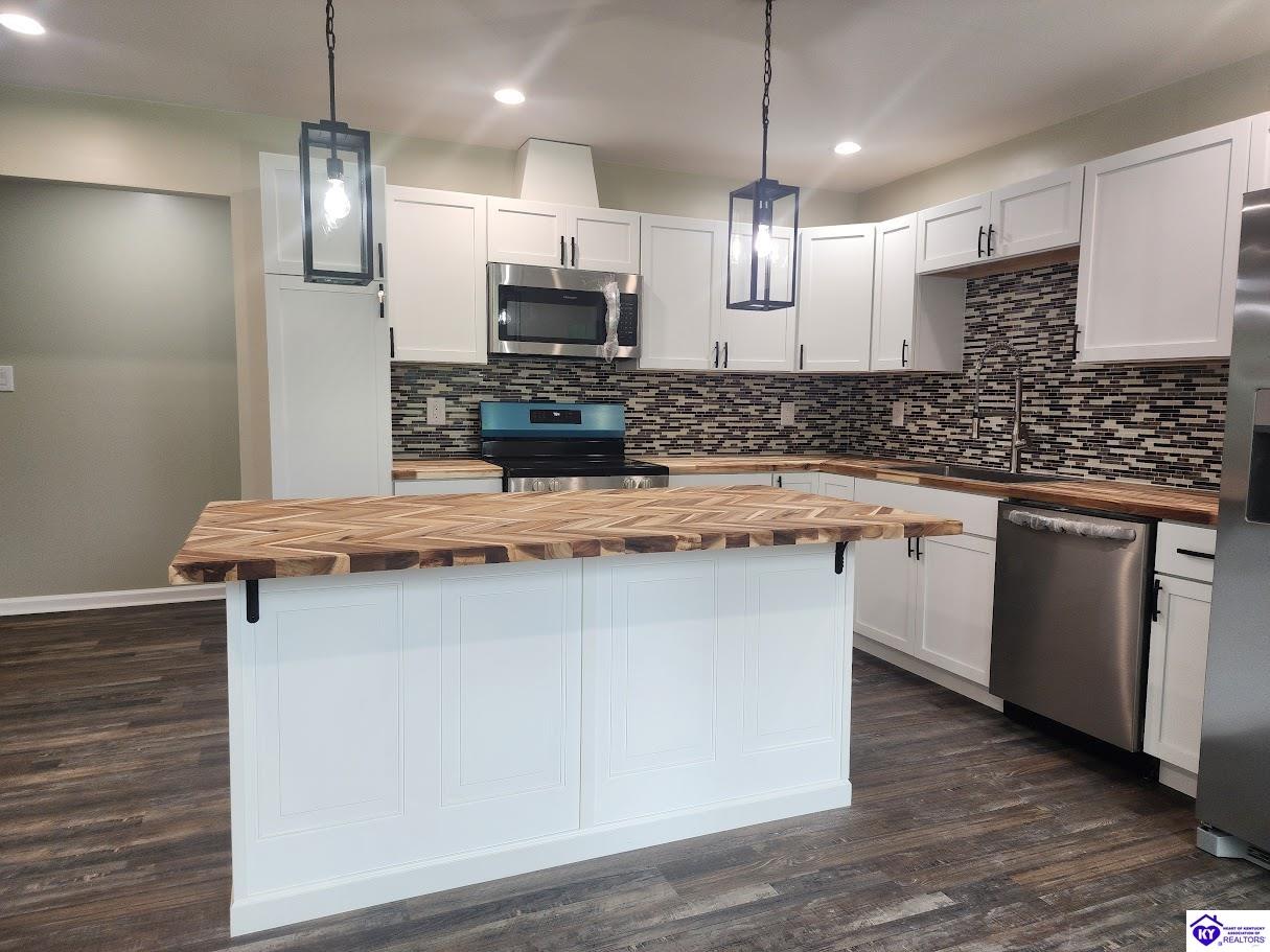 Listing Picture 7610 Liberty Road Campbellsville, KY 42718 MLS HK24002710