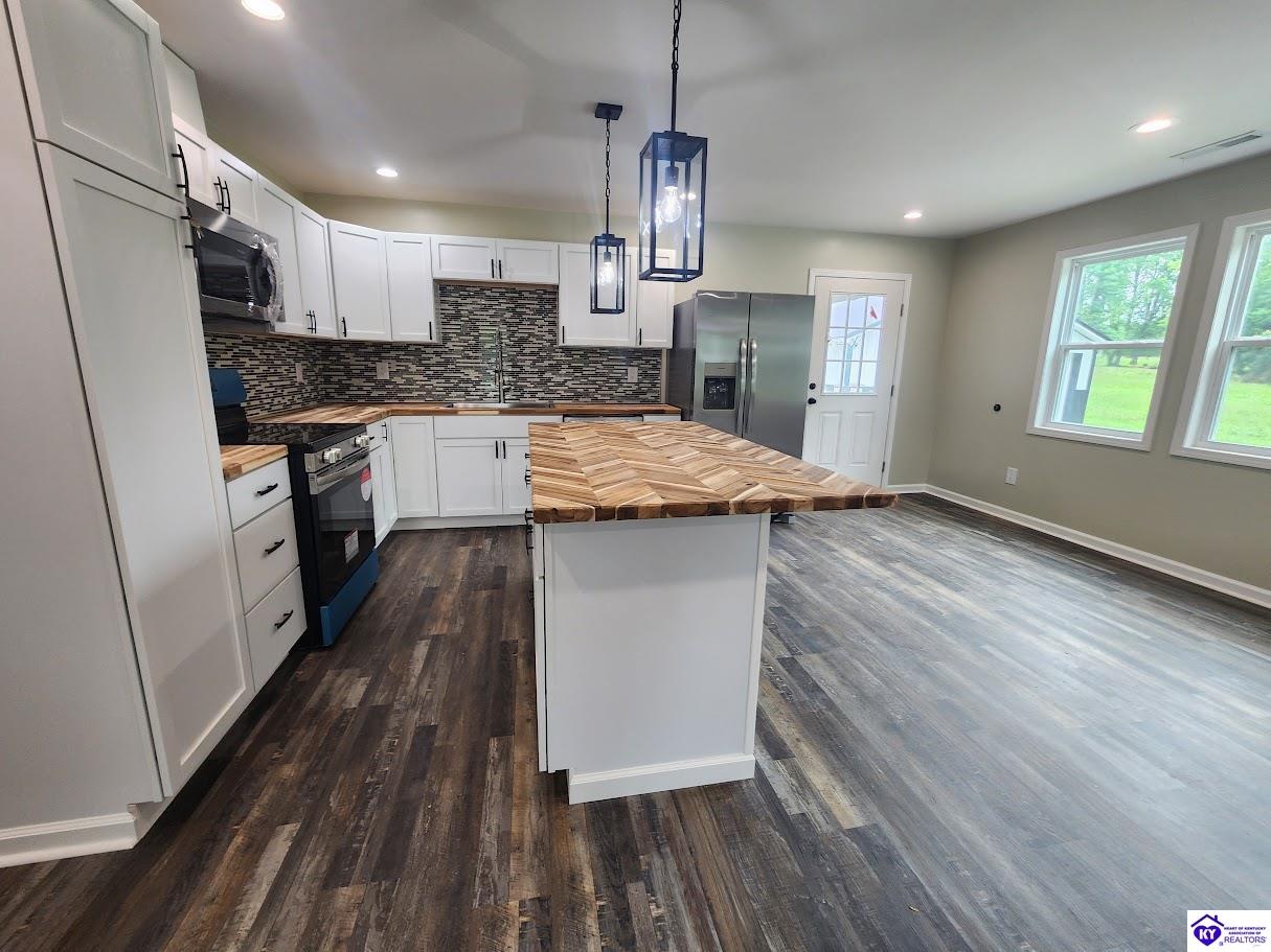 Listing Picture 7610 Liberty Road Campbellsville, KY 42718 MLS HK24002710