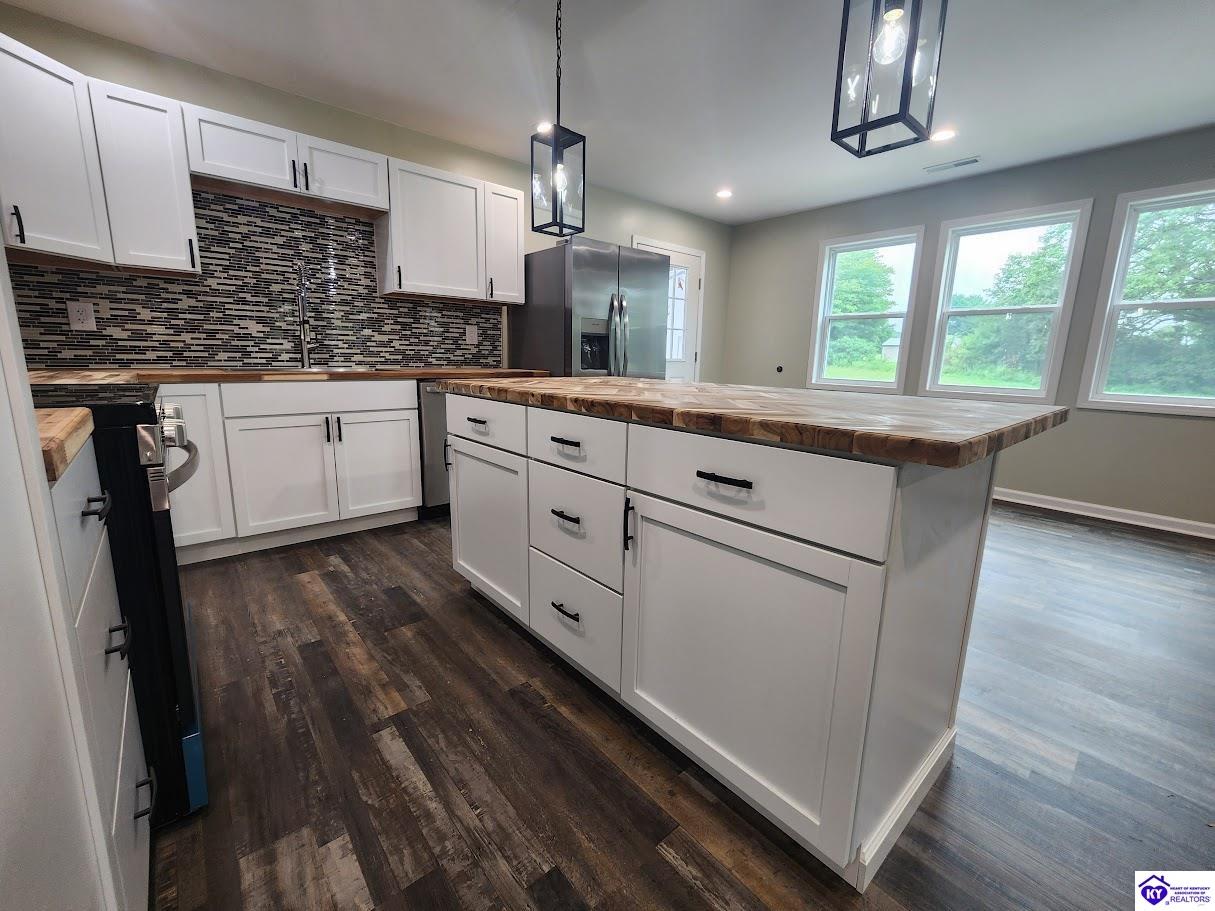 Listing Picture 7610 Liberty Road Campbellsville, KY 42718 MLS HK24002710