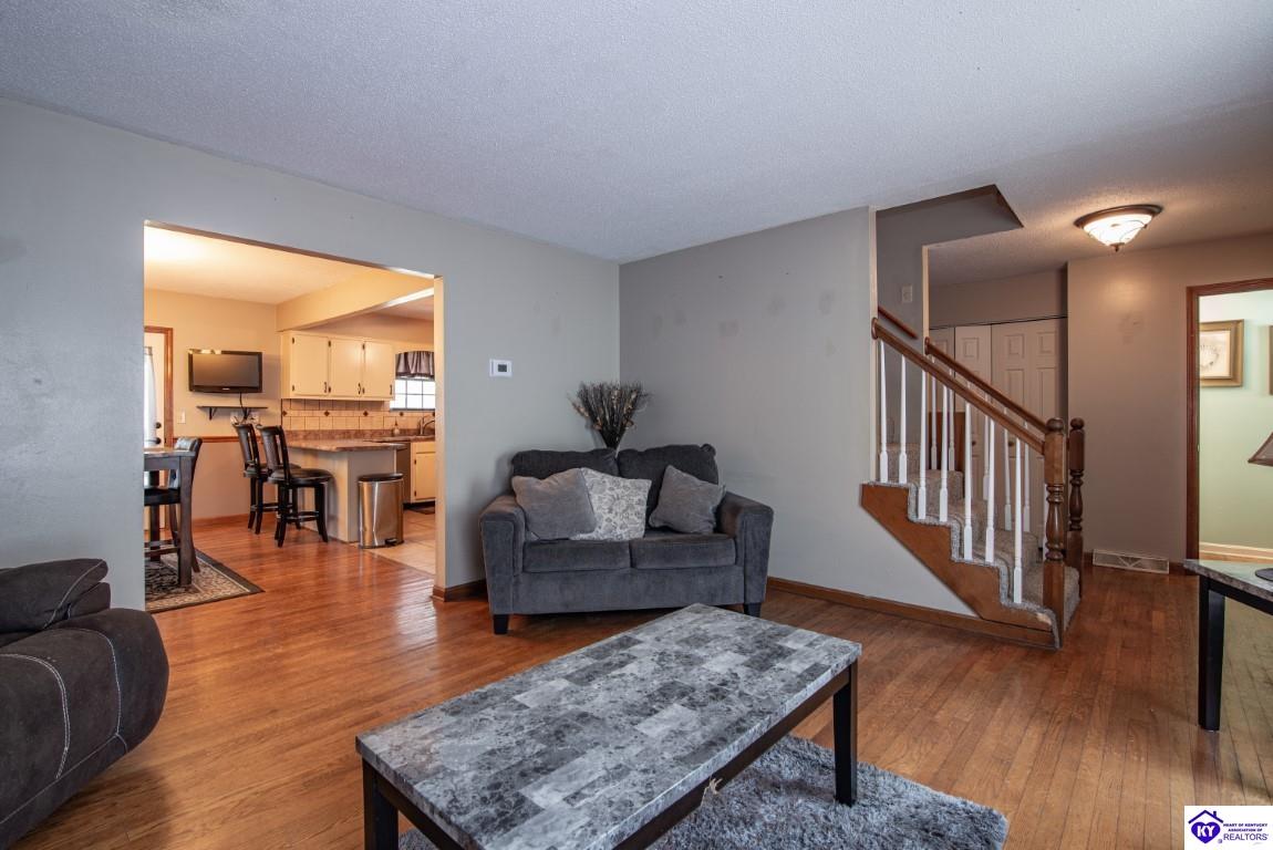 Listing Picture 2019 Oriole Drive Elizabethtown, KY 42701 MLS HK24002843