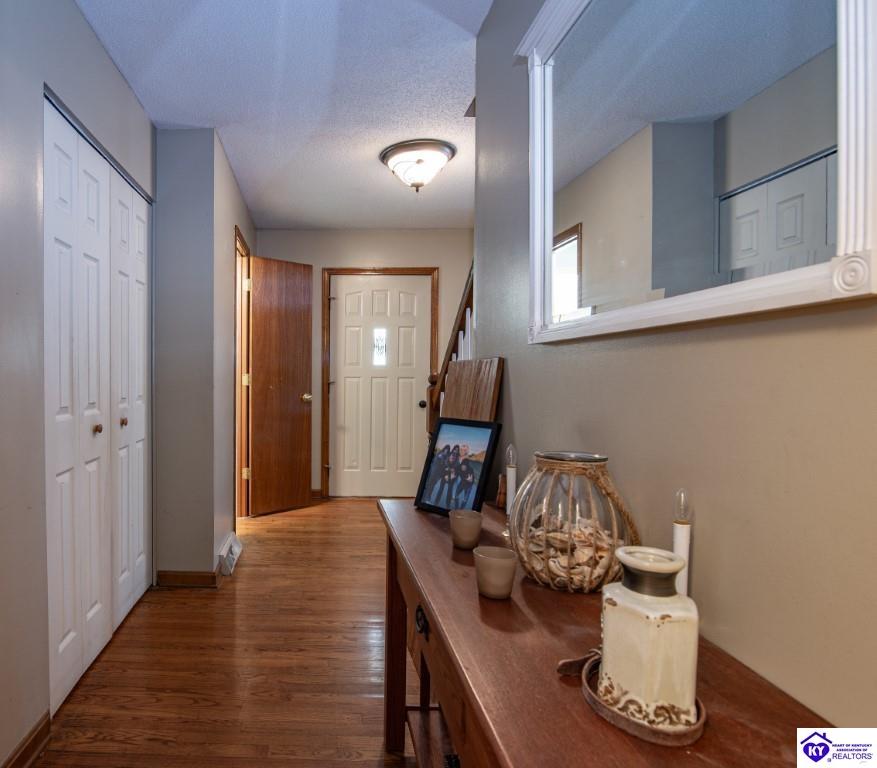 Listing Picture 2019 Oriole Drive Elizabethtown, KY 42701 MLS HK24002843