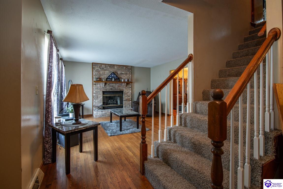 Listing Picture 2019 Oriole Drive Elizabethtown, KY 42701 MLS HK24002843