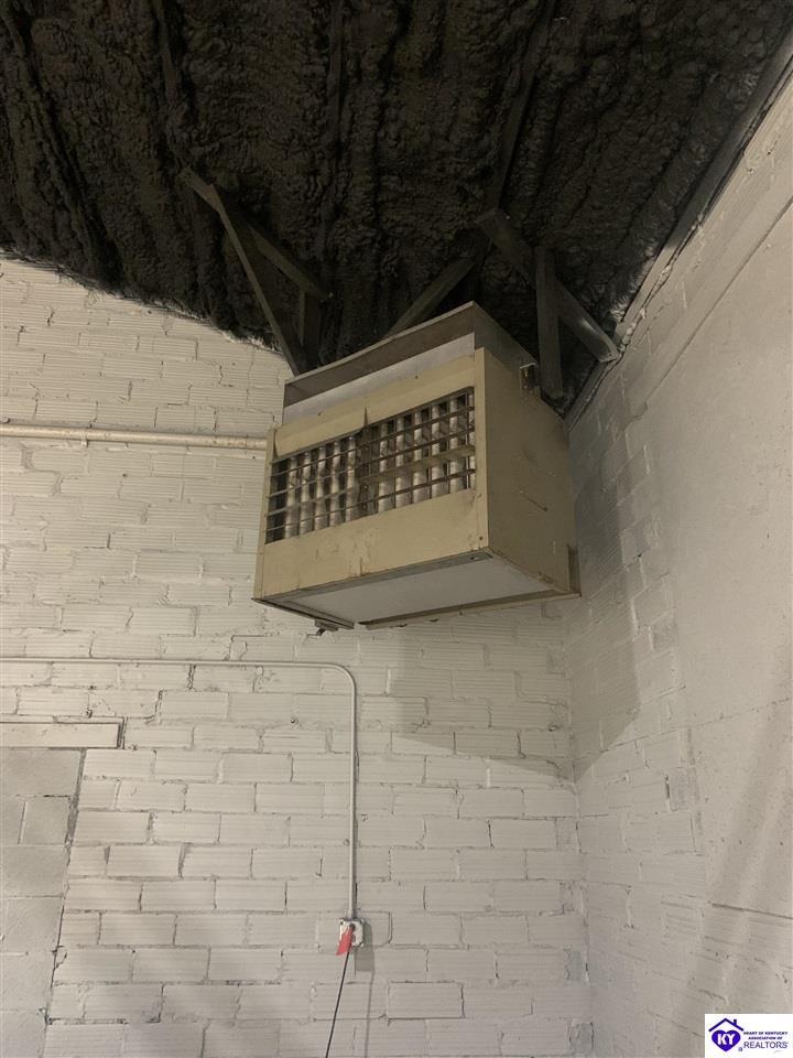 Listing Picture 107 Cherry Street Horse Cave, KY 42749 MLS HK24002947