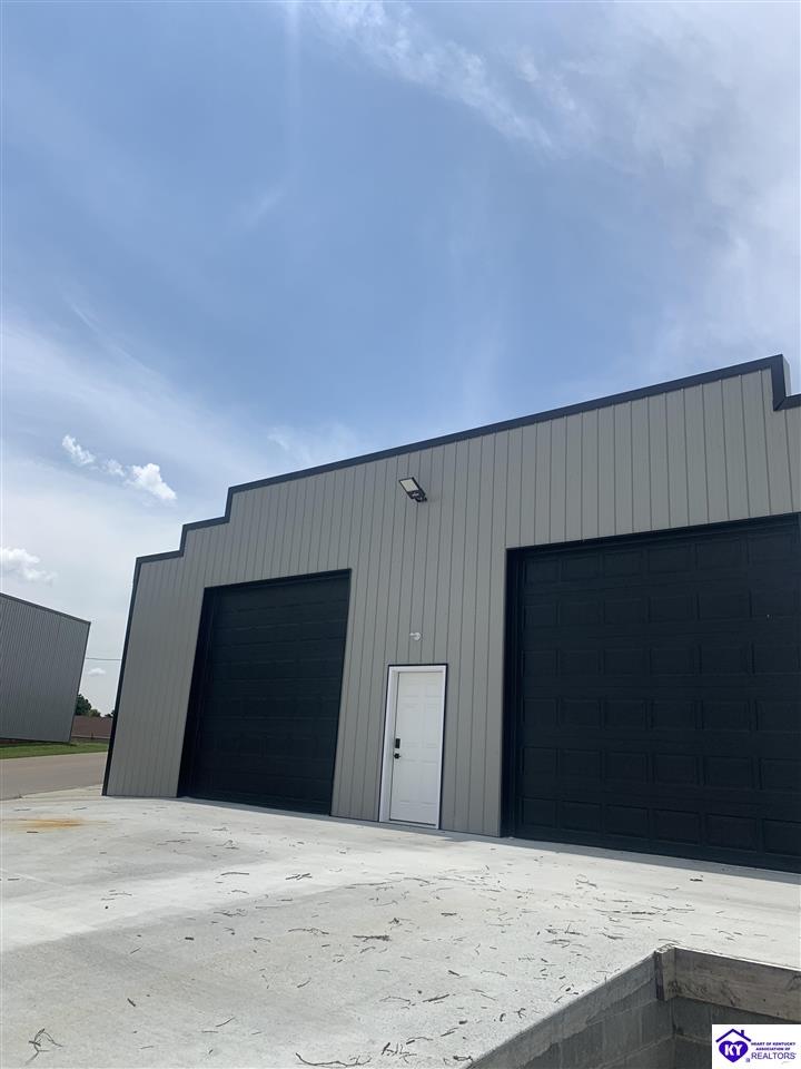 Listing Picture 107 Cherry Street Horse Cave, KY 42749 MLS HK24002947