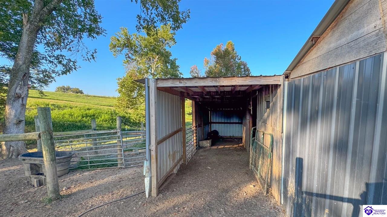 Listing Picture 175 Joe Kerr Road Campbellsville, KY 42718 MLS HK24003277