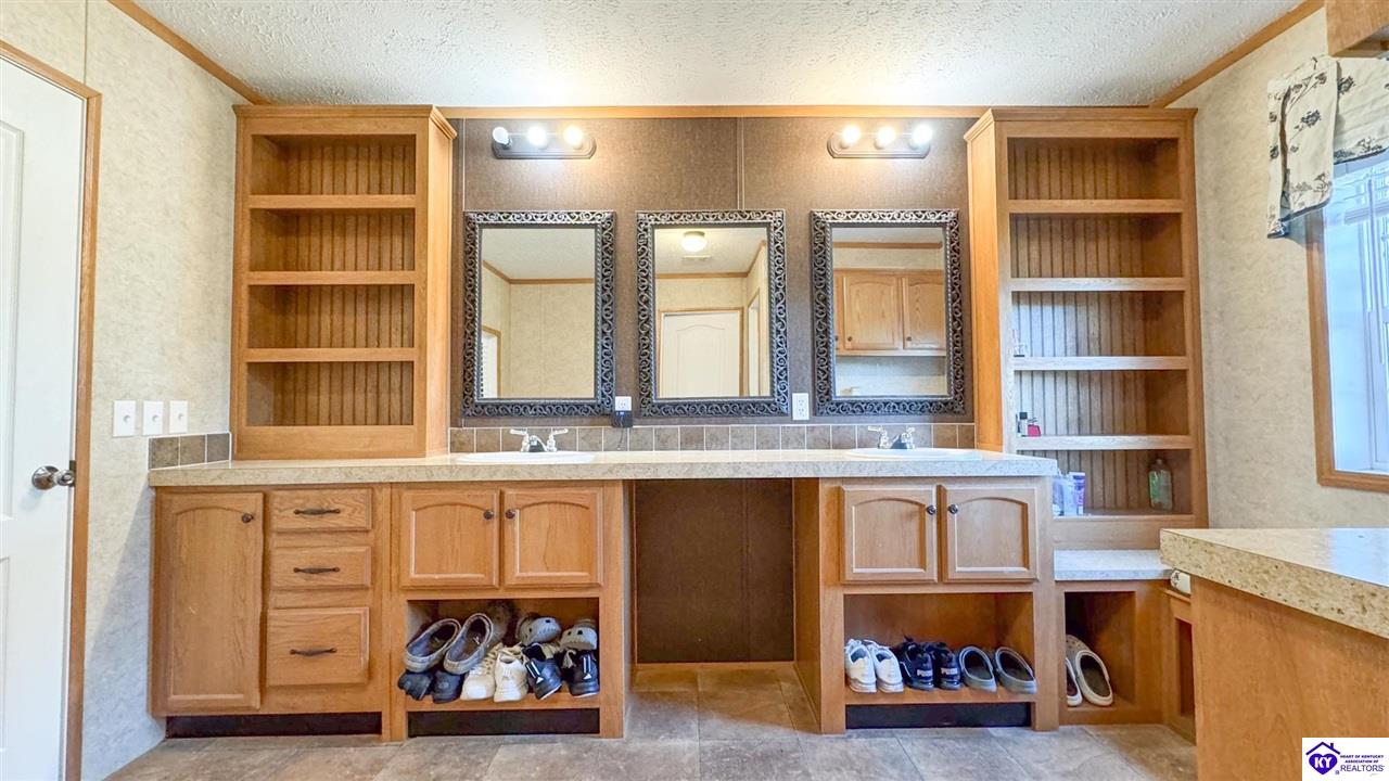 Listing Picture 175 Joe Kerr Road Campbellsville, KY 42718 MLS HK24003277