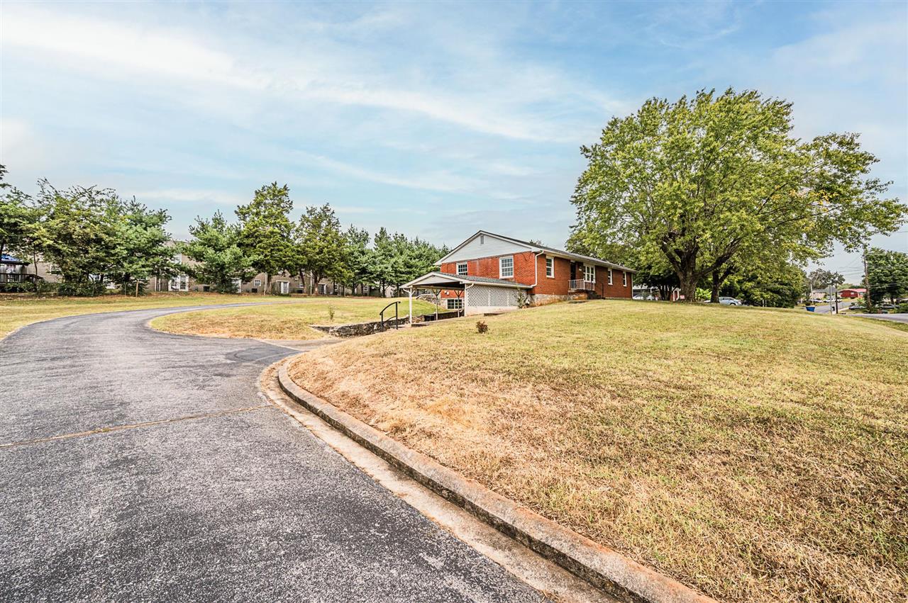 1217 N Lee Drive