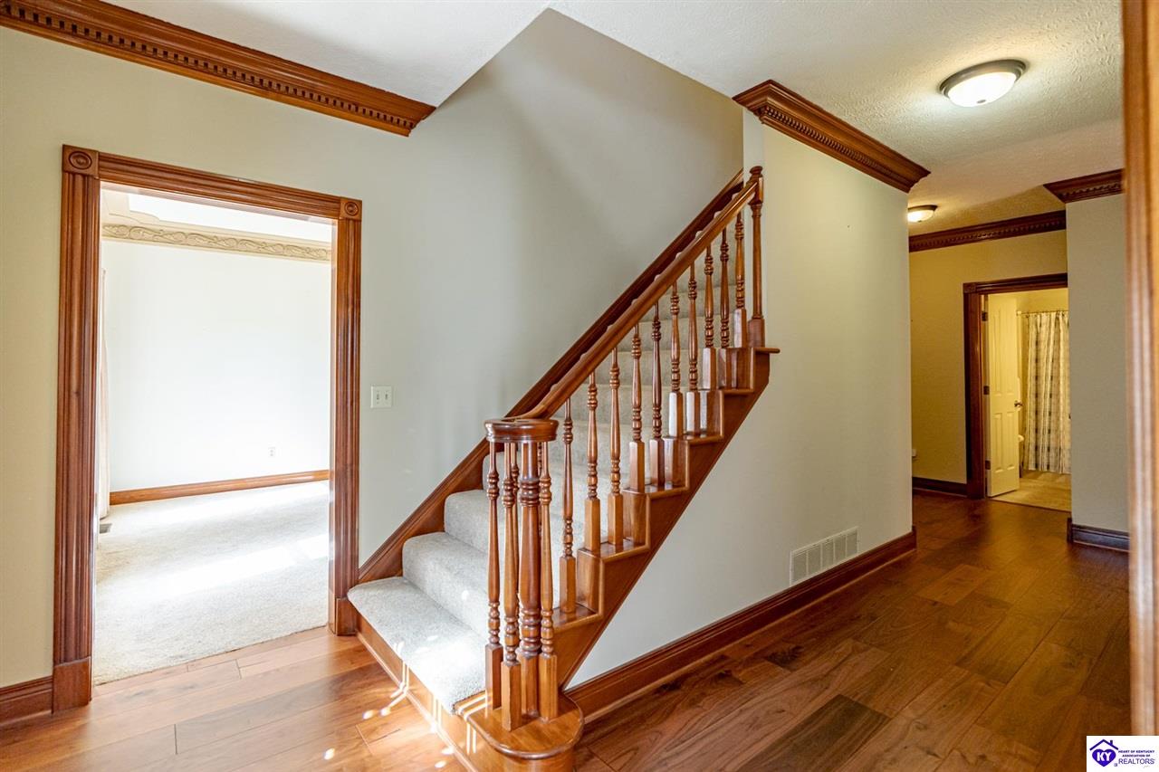 Listing Picture 606 Elm Road Elizabethtown, KY 42701 MLS HK24003857