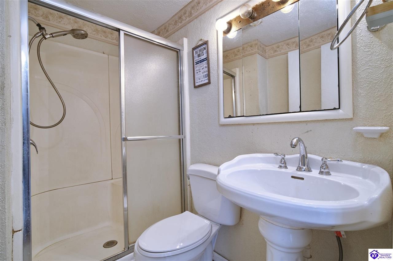 Listing Picture 2691/2695 Lincoln Farm Road Hodgenville, KY 42748 MLS HK24003894