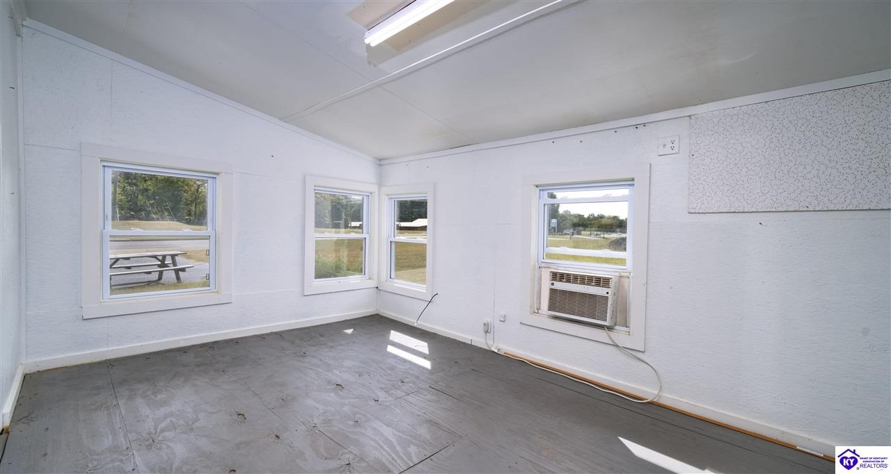 Listing Picture 2691/2695 Lincoln Farm Road Hodgenville, KY 42748 MLS HK24003894