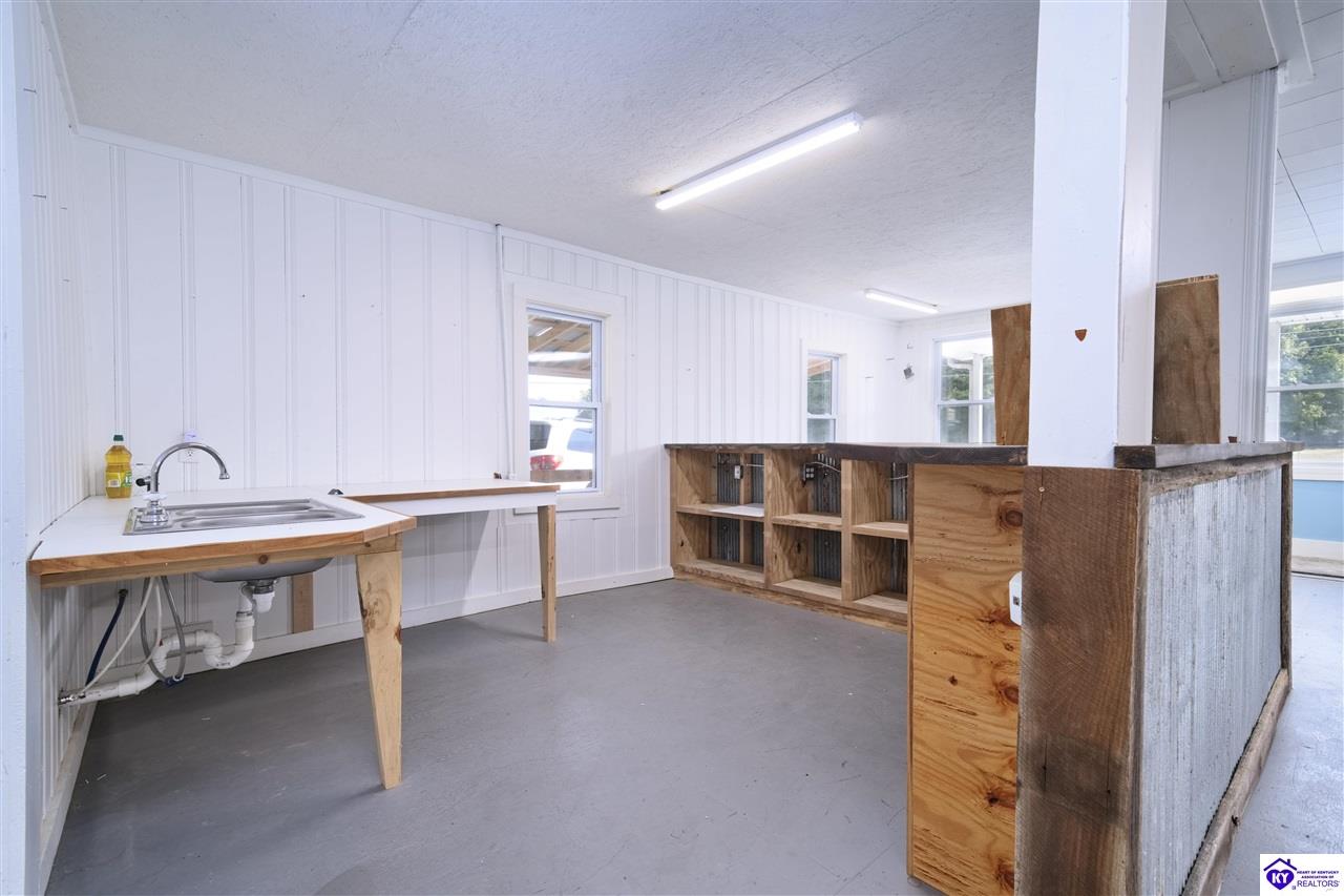 Listing Picture 2691/2695 Lincoln Farm Road Hodgenville, KY 42748 MLS HK24003894