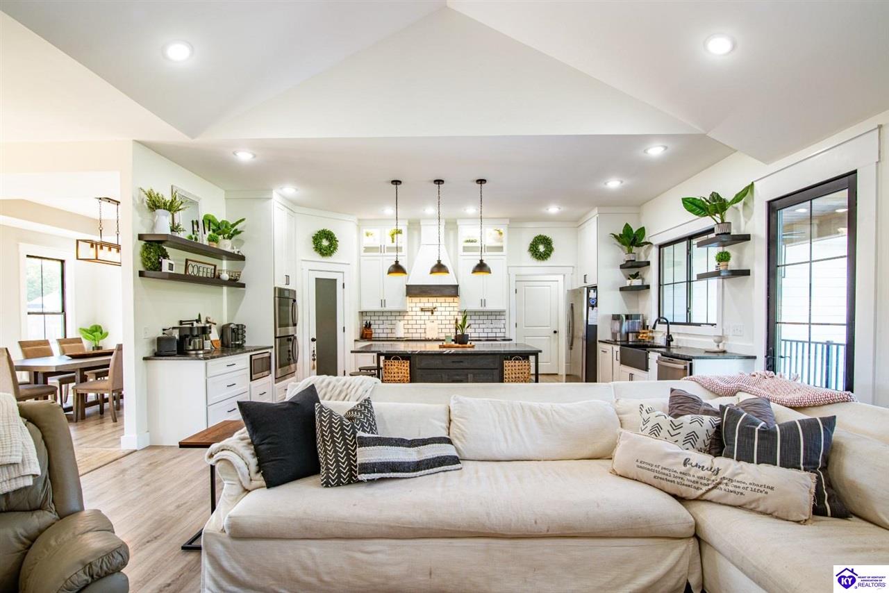 Listing Picture 208 Blossom Lane Campbellsville, KY 42718 MLS HK24003926