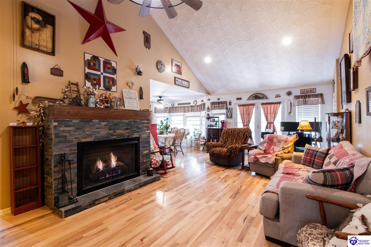 Listing Picture 10007 Evening Star Drive Louisville, KY 40272 MLS HK24003974