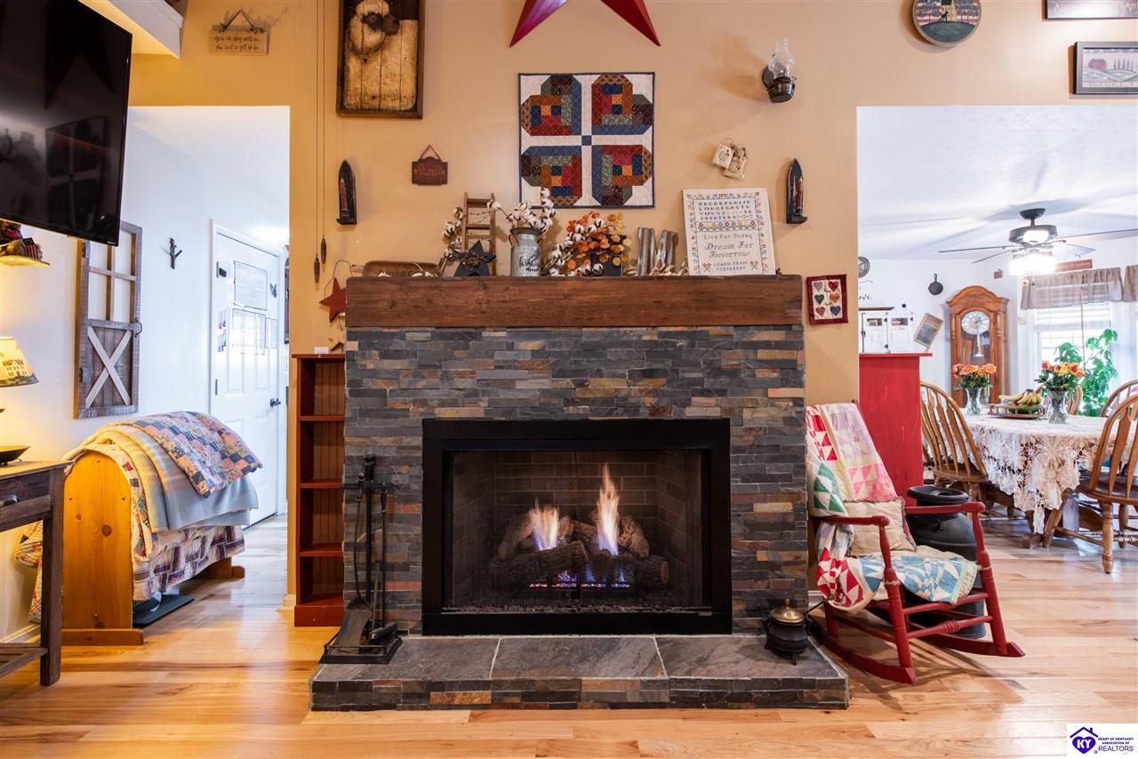 Listing Picture 10007 Evening Star Drive Louisville, KY 40272 MLS HK24003974