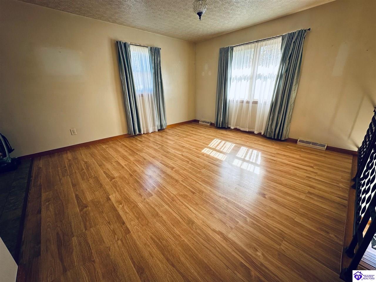 Listing Picture 106 Valley Drive Greensburg, KY 42743 MLS HK24004034