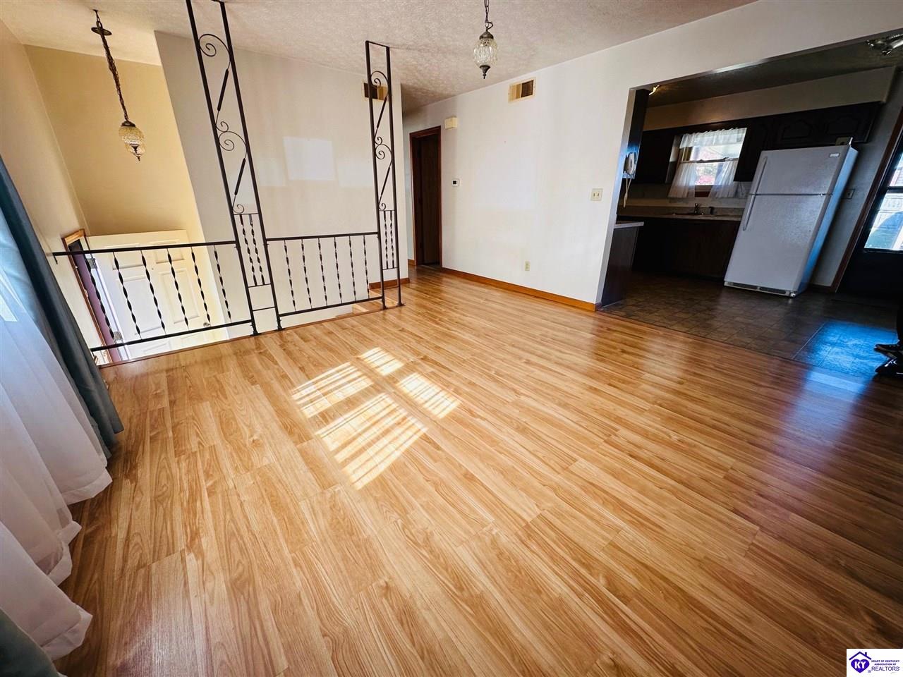 Listing Picture 106 Valley Drive Greensburg, KY 42743 MLS HK24004034