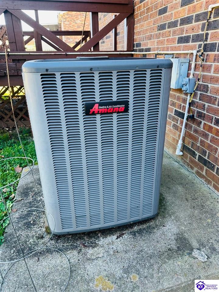 Listing Picture 106 Valley Drive Greensburg, KY 42743 MLS HK24004034