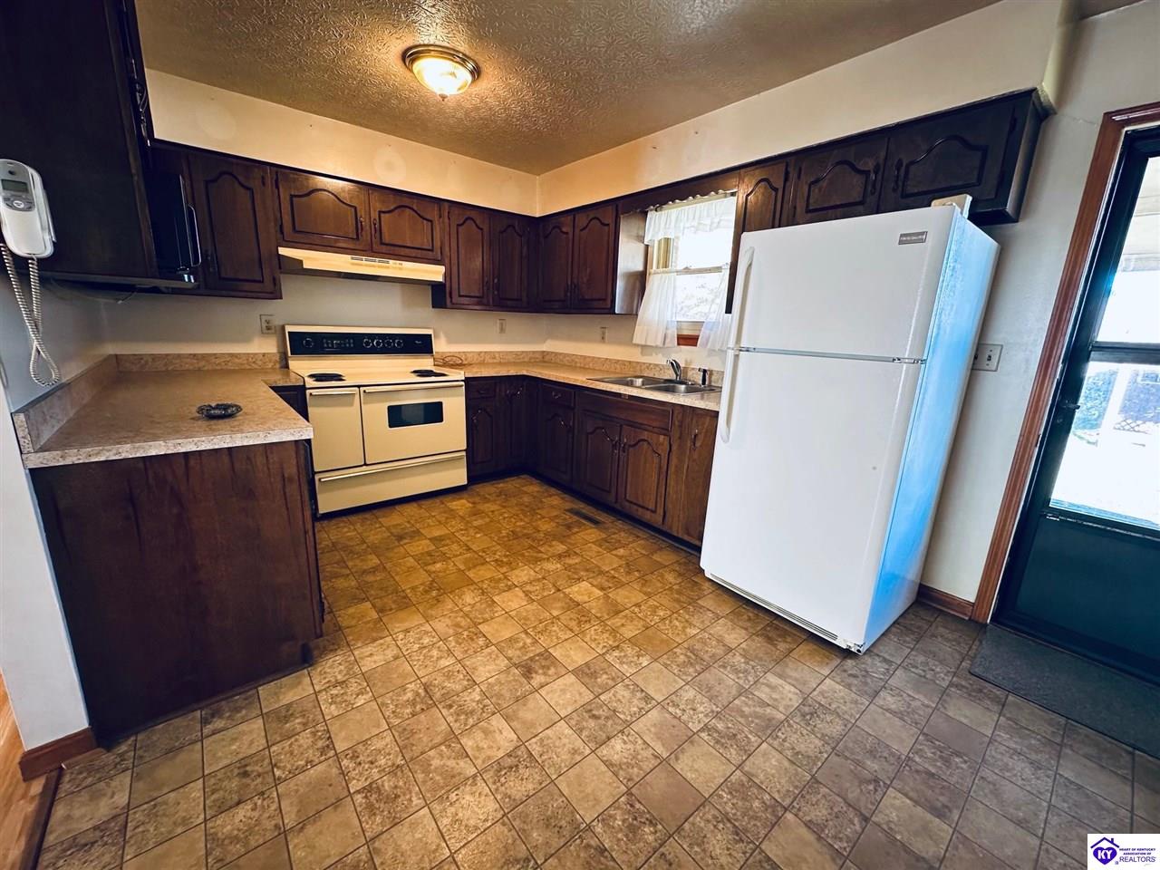 Listing Picture 106 Valley Drive Greensburg, KY 42743 MLS HK24004034