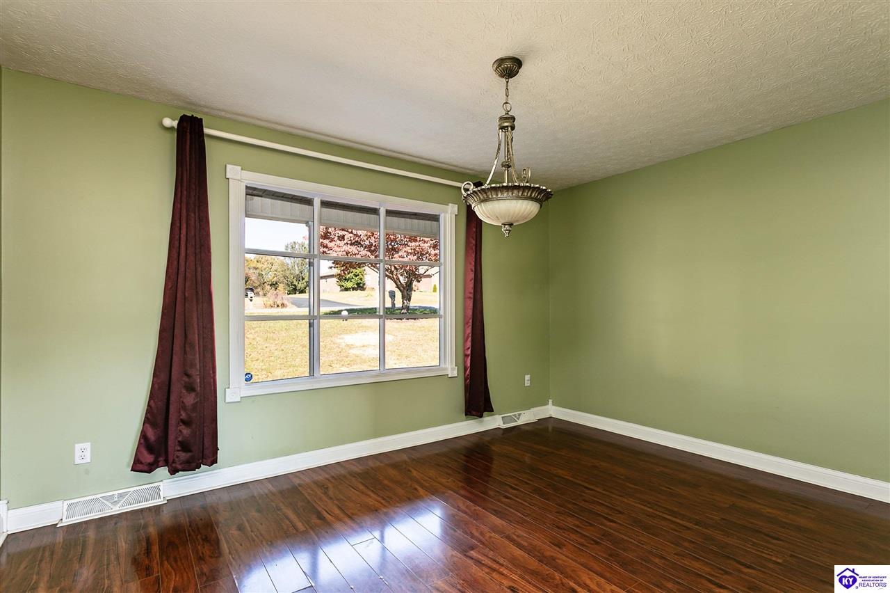 Listing Picture 135 Clubhouse Lane Glasgow, KY 42141 MLS HK24004075