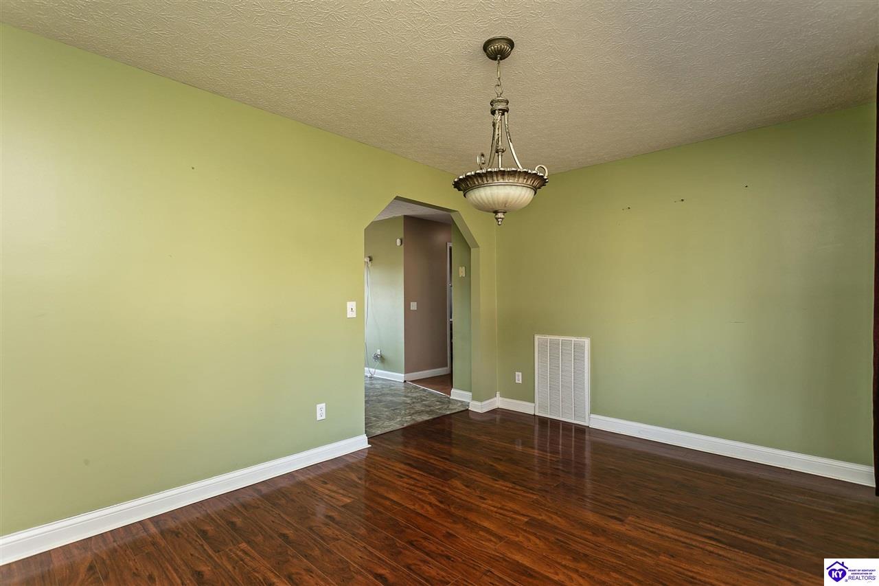 Listing Picture 135 Clubhouse Lane Glasgow, KY 42141 MLS HK24004075