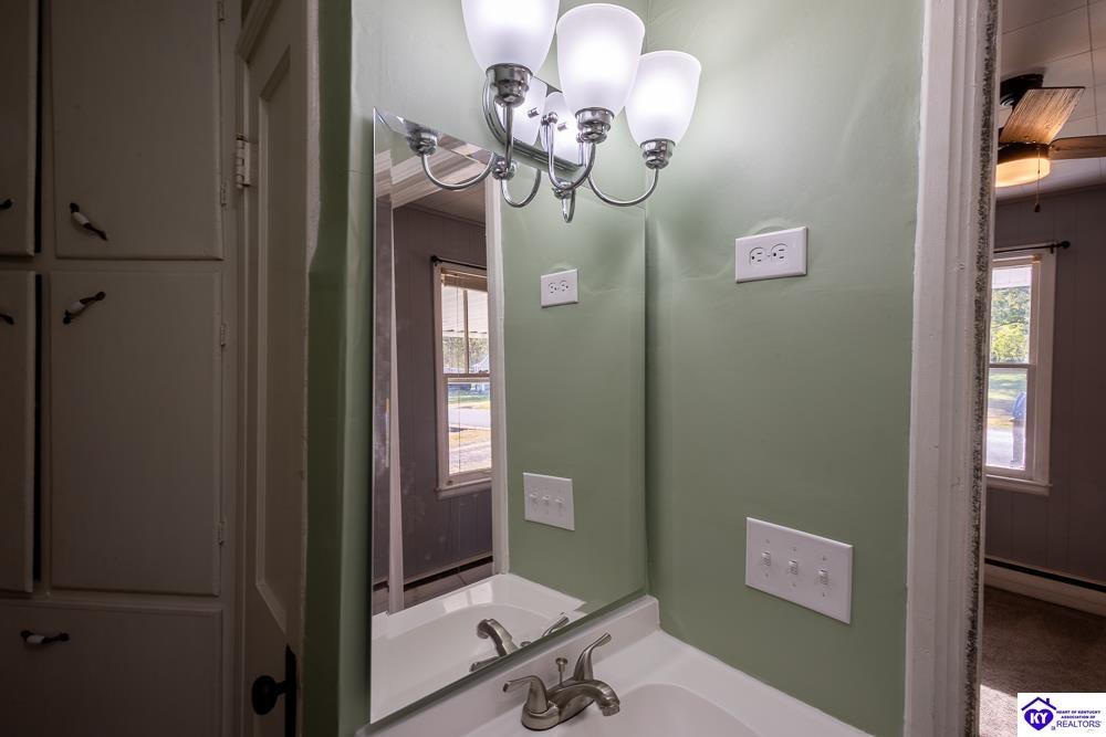 Listing Picture 427 West Maple Avenue Hodgenville, KY 42748 MLS HK24004104