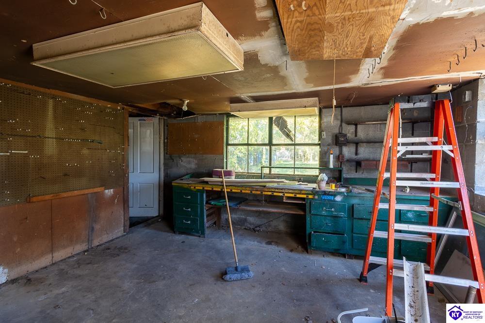 Listing Picture 427 West Maple Avenue Hodgenville, KY 42748 MLS HK24004104