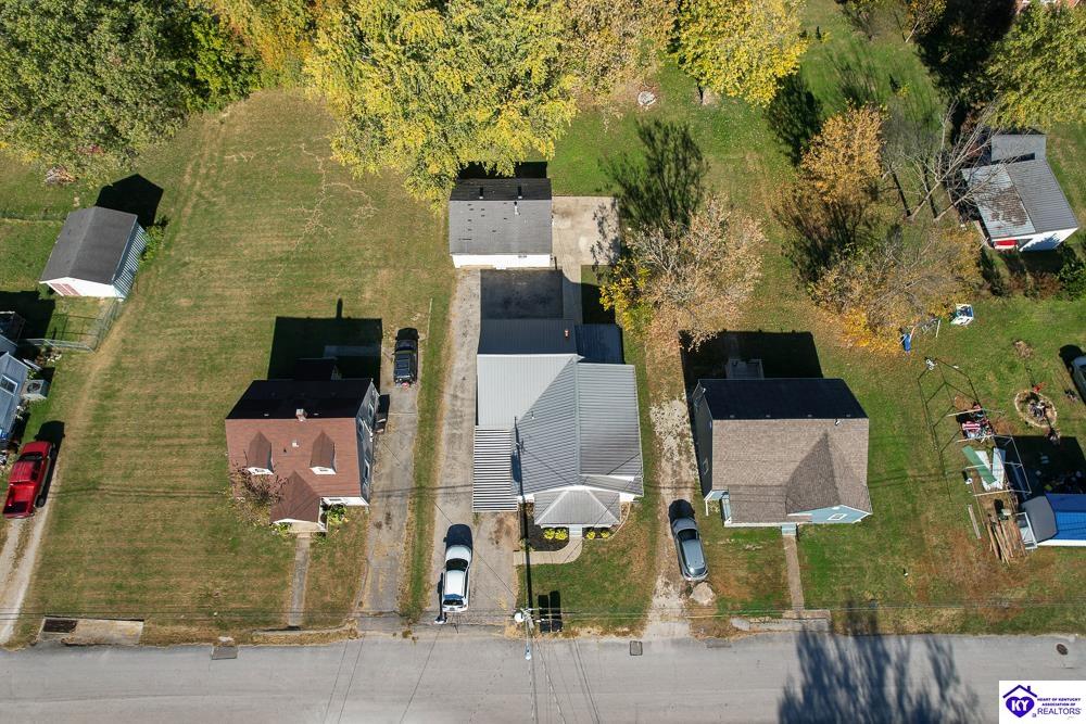 Listing Picture 427 West Maple Avenue Hodgenville, KY 42748 MLS HK24004104