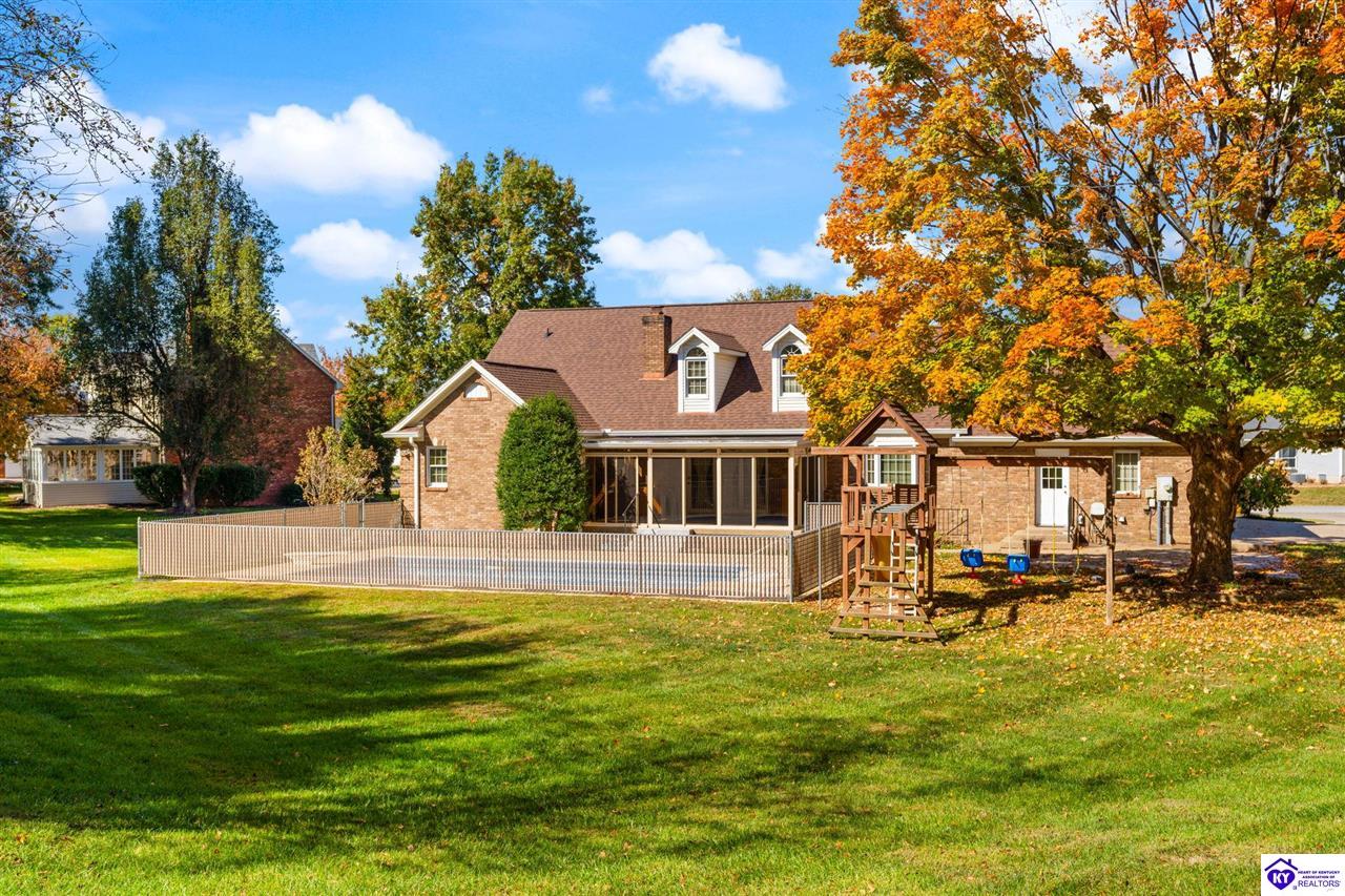 Listing Picture 404 S Maple Street Elizabethtown, KY 42701 MLS HK24004123