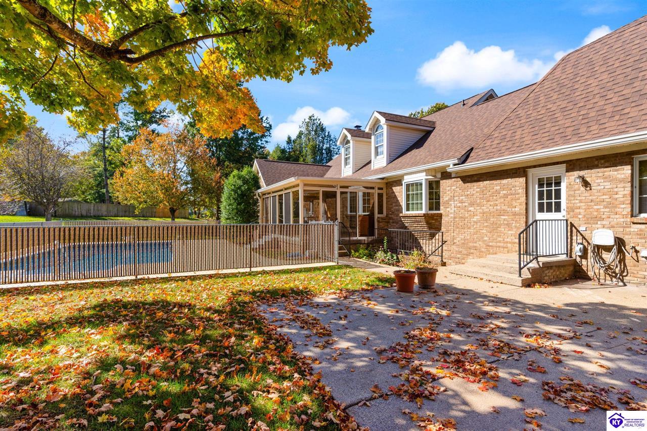 Listing Picture 404 S Maple Street Elizabethtown, KY 42701 MLS HK24004123